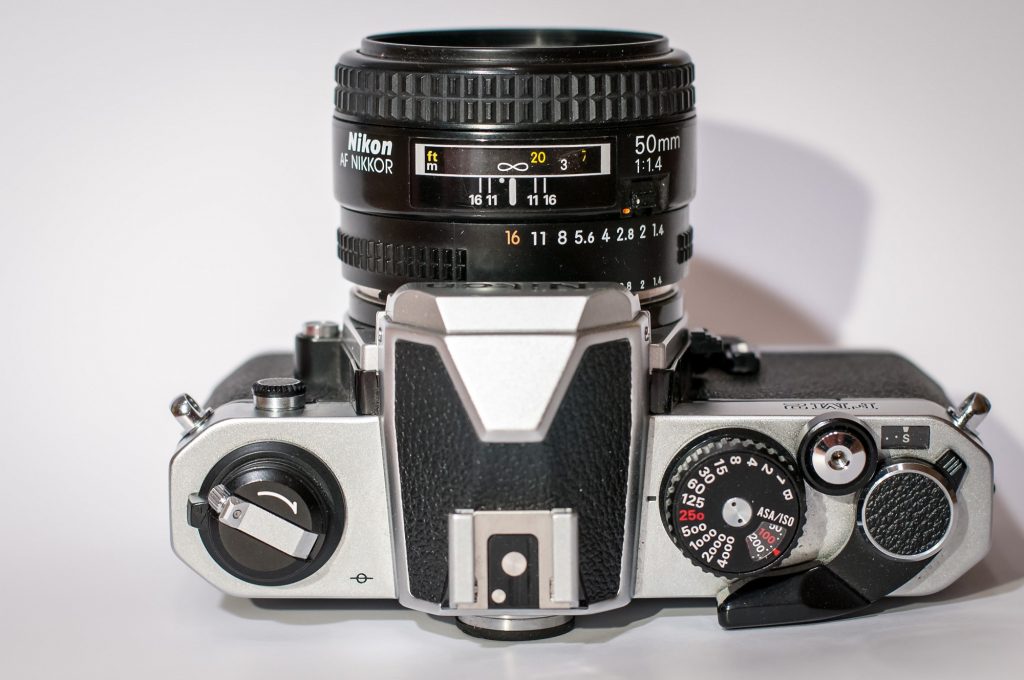 Nikon Fm2N mit 50 mm 1:14,4 AF Objektiv - Draufsicht